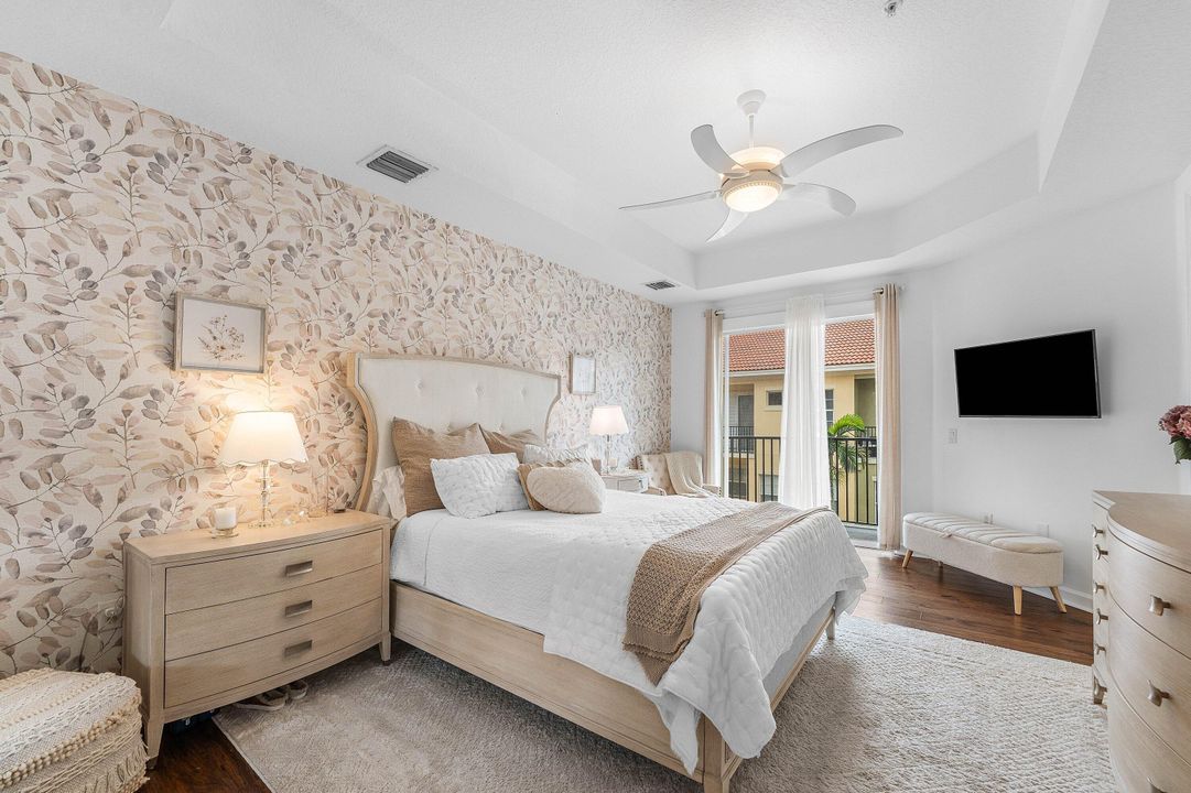 En Venta: $689,900 (2 camas, 3 baños, 2096 Pies cuadrados)