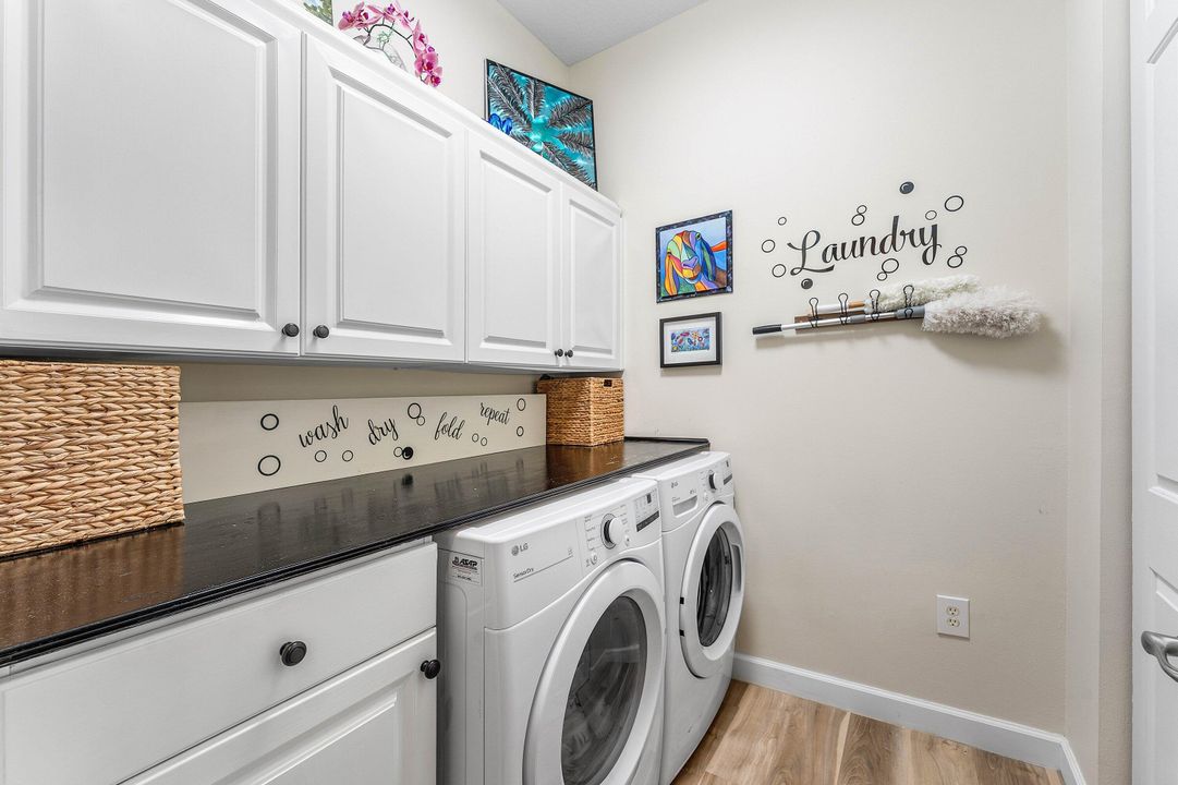 En Venta: $689,900 (2 camas, 3 baños, 2096 Pies cuadrados)