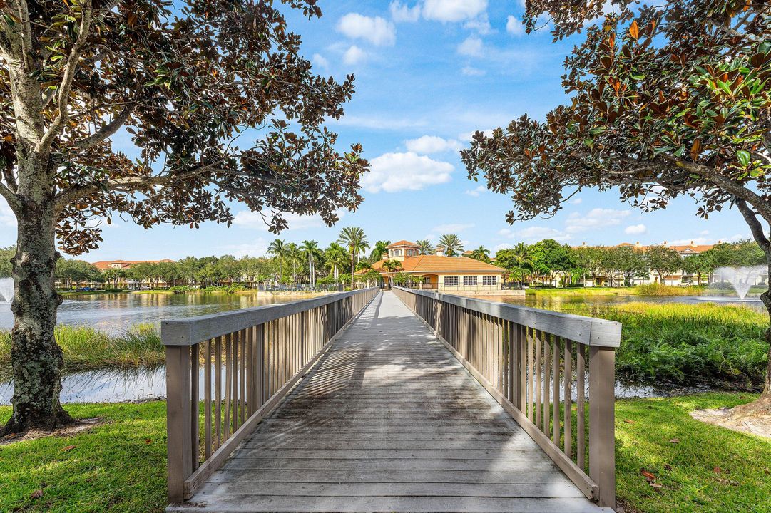 En Venta: $689,900 (2 camas, 3 baños, 2096 Pies cuadrados)