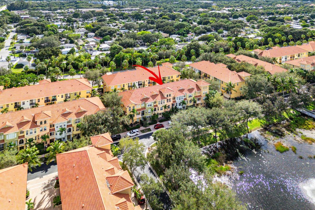 En Venta: $689,900 (2 camas, 3 baños, 2096 Pies cuadrados)