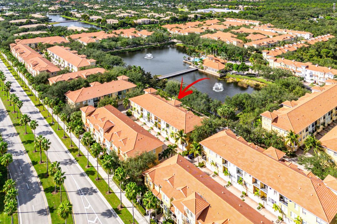 En Venta: $689,900 (2 camas, 3 baños, 2096 Pies cuadrados)