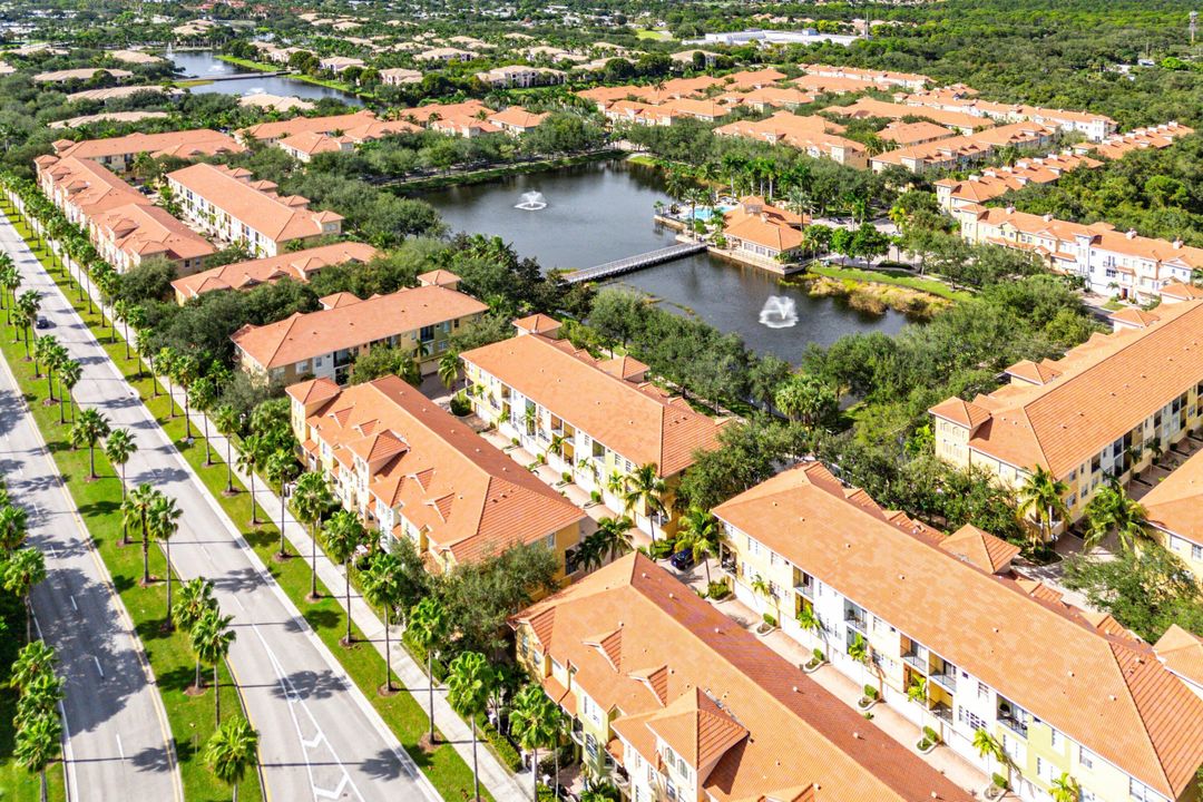 En Venta: $689,900 (2 camas, 3 baños, 2096 Pies cuadrados)