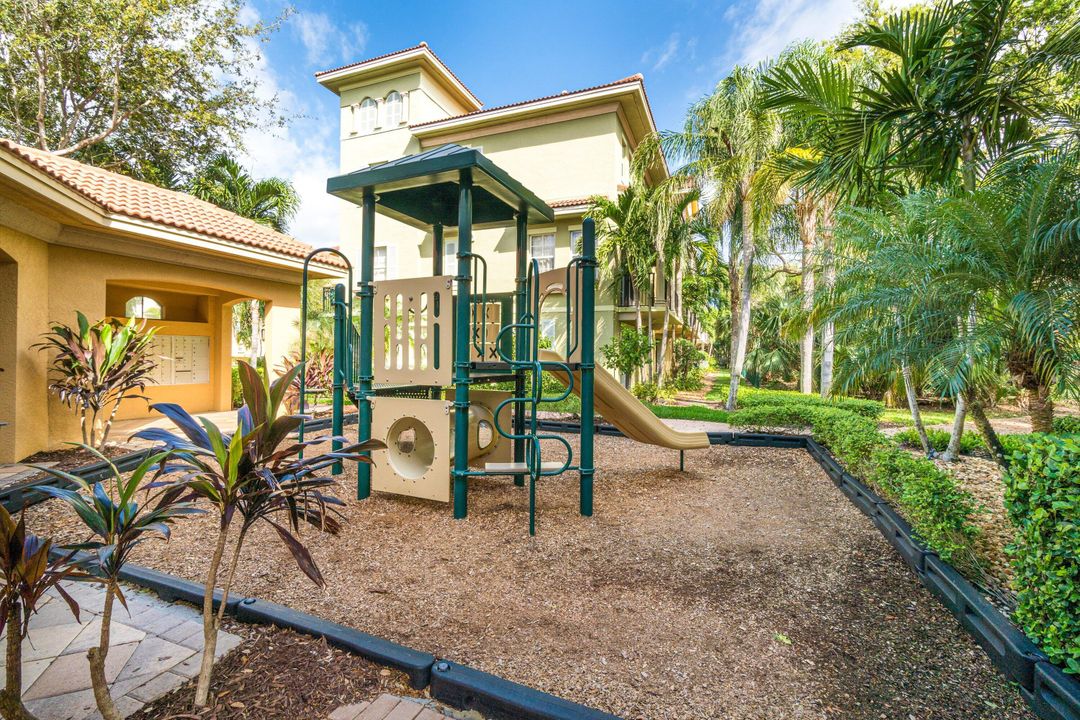 En Venta: $689,900 (2 camas, 3 baños, 2096 Pies cuadrados)