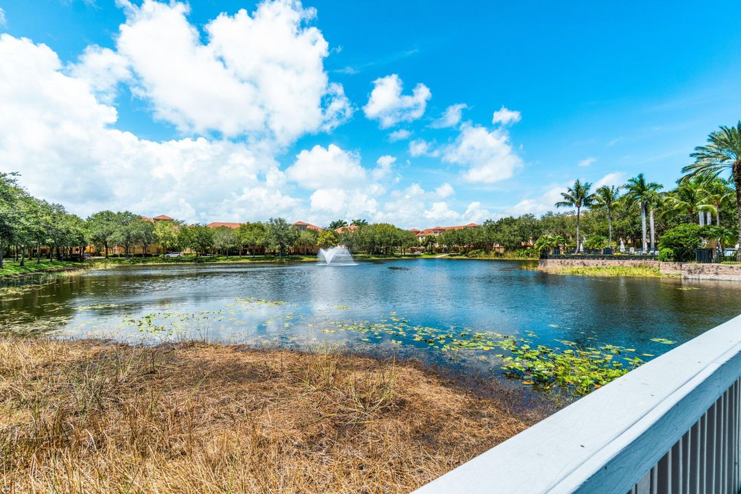 En Venta: $689,900 (2 camas, 3 baños, 2096 Pies cuadrados)