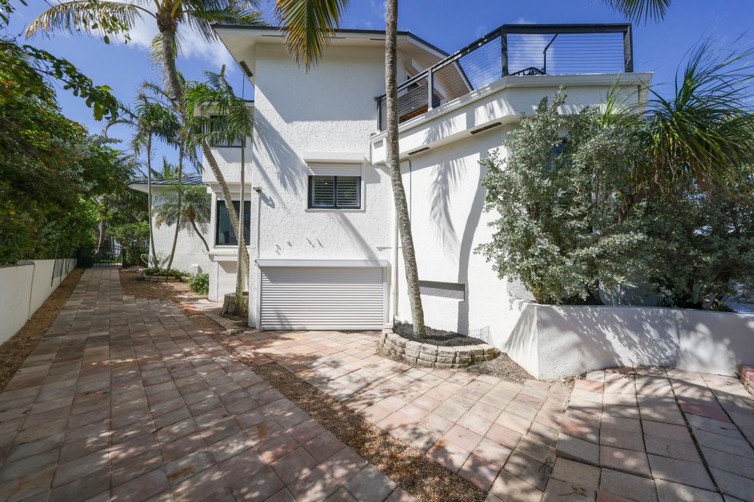 For Sale: $4,750,000 (5 beds, 6 baths, 4100 Square Feet)