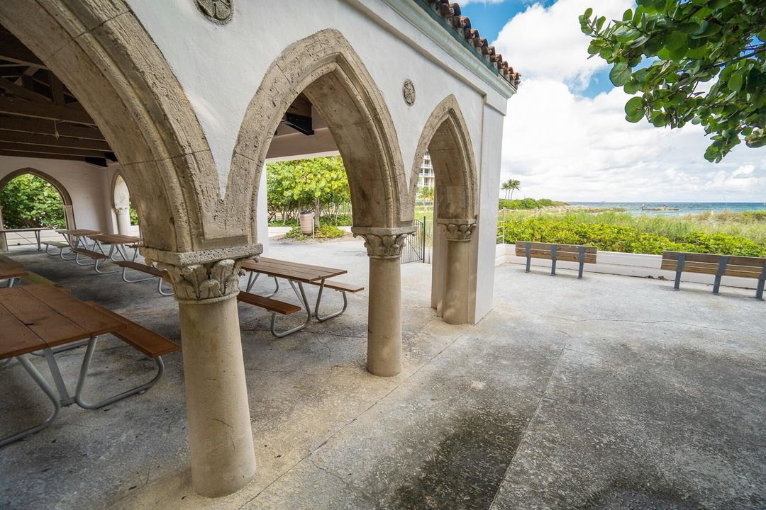 For Sale: $420,000 (2 beds, 2 baths, 1093 Square Feet)