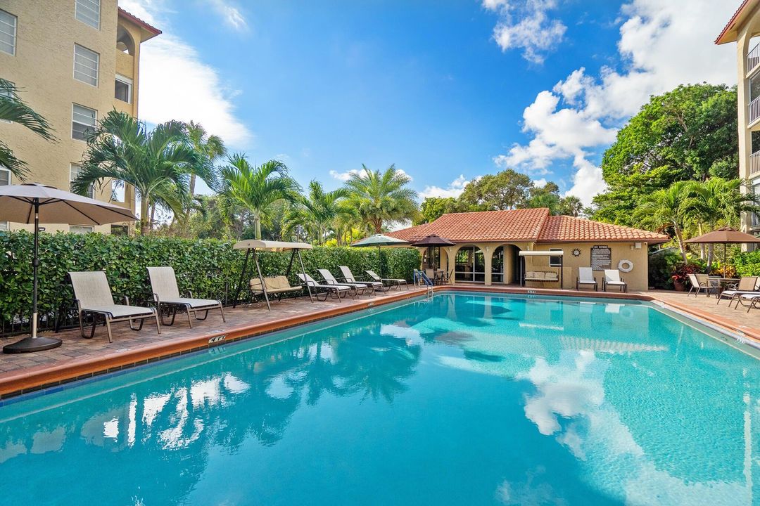 For Sale: $420,000 (2 beds, 2 baths, 1093 Square Feet)