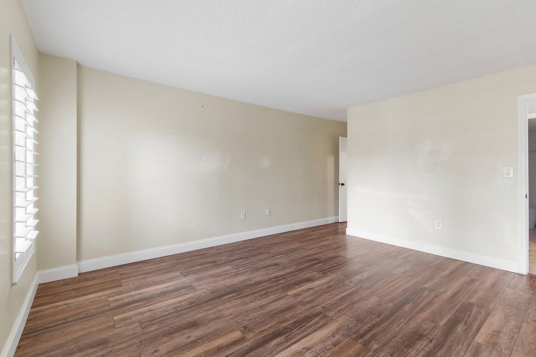 For Sale: $420,000 (2 beds, 2 baths, 1093 Square Feet)