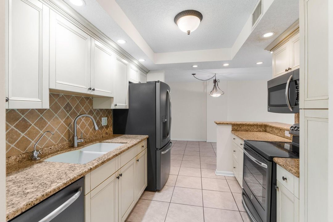 For Sale: $420,000 (2 beds, 2 baths, 1093 Square Feet)