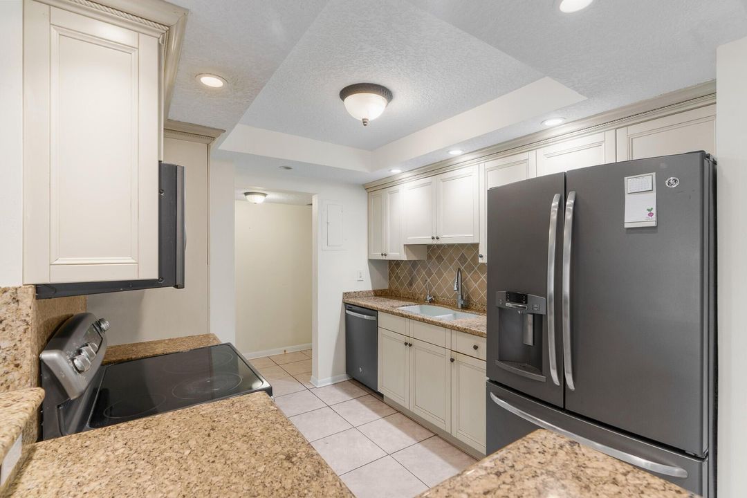 For Sale: $420,000 (2 beds, 2 baths, 1093 Square Feet)