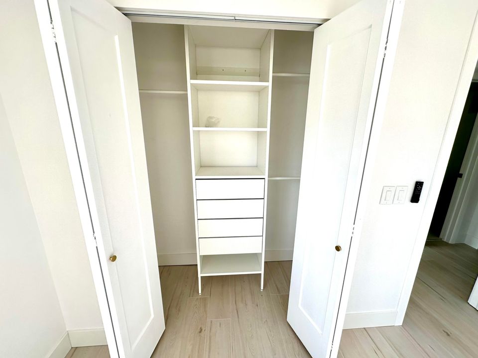 For Sale: $165,000 (2 beds, 1 baths, 798 Square Feet)