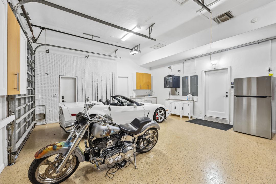 For Sale: $4,750,000 (5 beds, 6 baths, 4100 Square Feet)