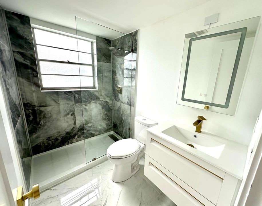 For Sale: $165,000 (2 beds, 1 baths, 798 Square Feet)