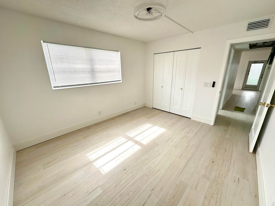 For Sale: $165,000 (2 beds, 1 baths, 798 Square Feet)