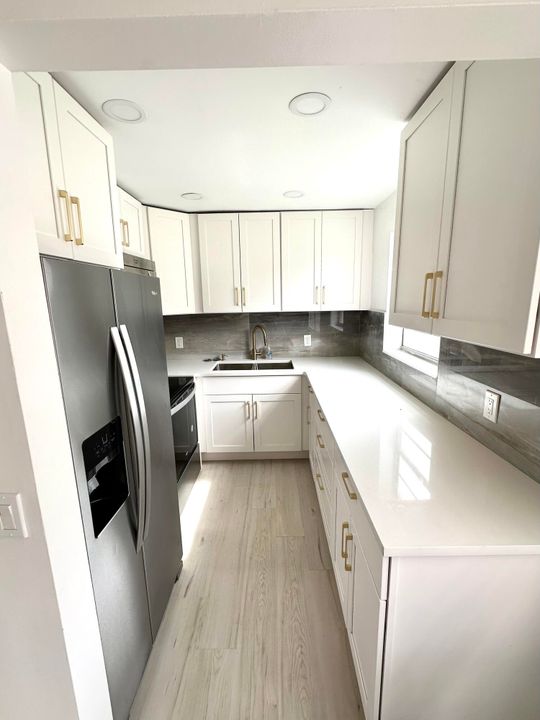 For Sale: $165,000 (2 beds, 1 baths, 798 Square Feet)