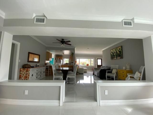 合同活跃: $4,500 (4 贝兹, 2 浴室, 2016 平方英尺)