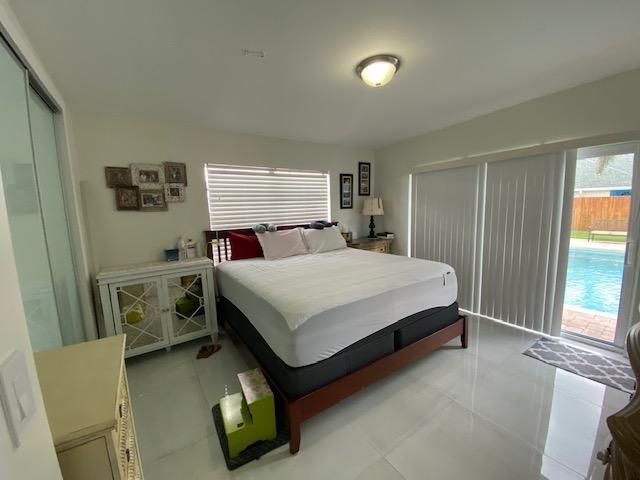 合同活跃: $4,500 (4 贝兹, 2 浴室, 2016 平方英尺)