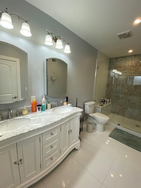 合同活跃: $4,500 (4 贝兹, 2 浴室, 2016 平方英尺)