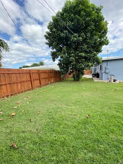 合同活跃: $4,500 (4 贝兹, 2 浴室, 2016 平方英尺)