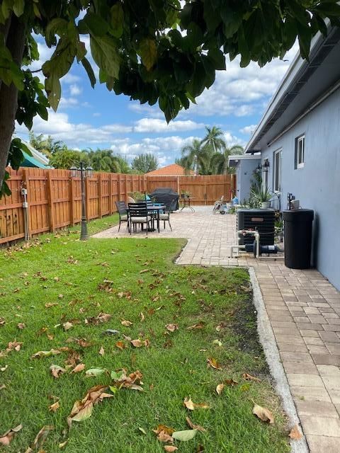 合同活跃: $4,500 (4 贝兹, 2 浴室, 2016 平方英尺)