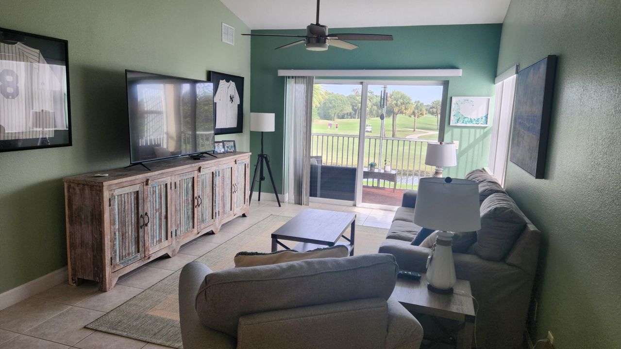 Active With Contract: $3,250 (2 beds, 2 baths, 1316 Square Feet)