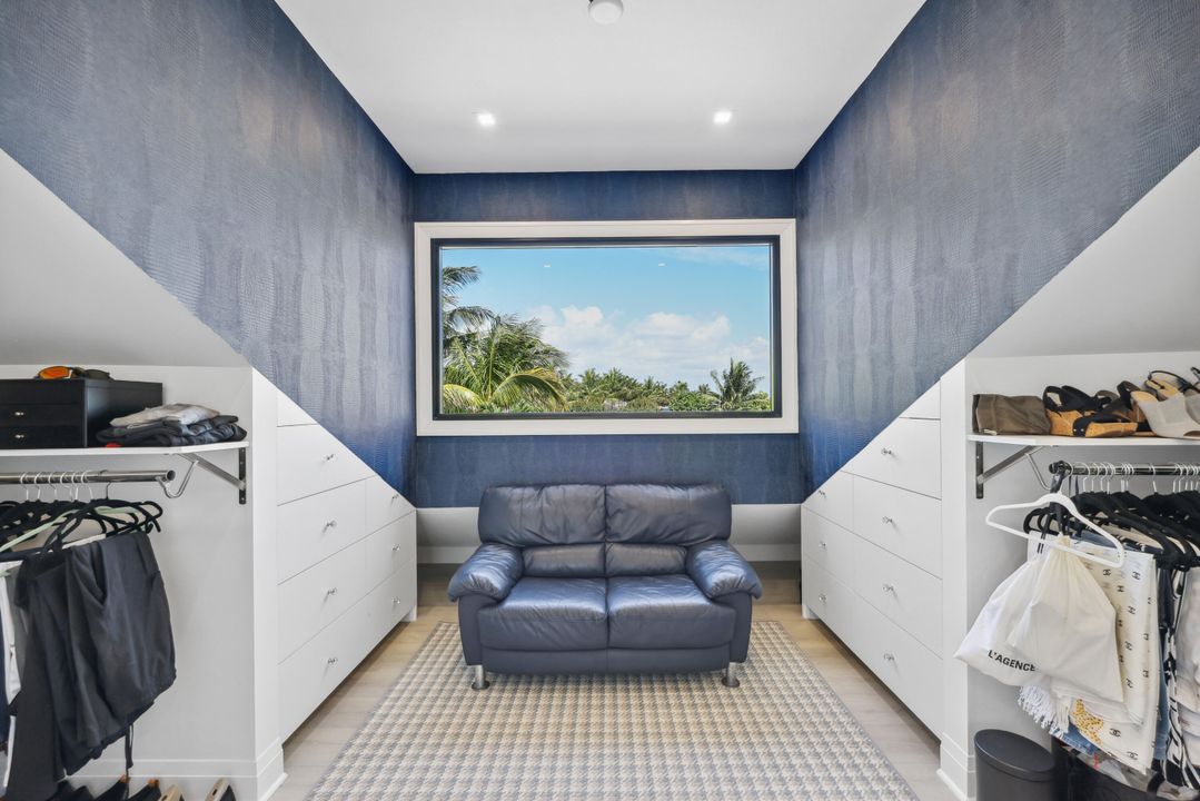 For Sale: $4,750,000 (5 beds, 6 baths, 4100 Square Feet)