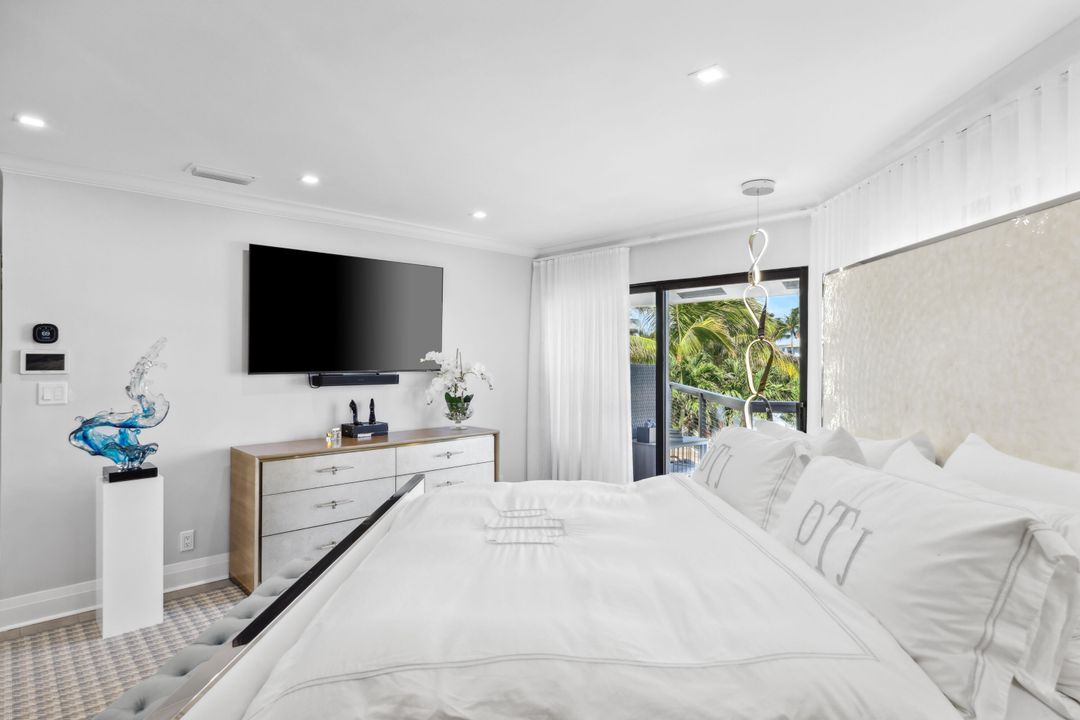 For Sale: $4,750,000 (5 beds, 6 baths, 4100 Square Feet)