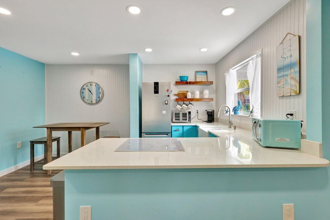 For Rent: $3,200 (2 beds, 2 baths, 897 Square Feet)