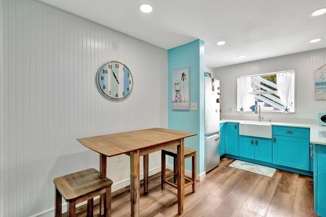 For Rent: $3,200 (2 beds, 2 baths, 897 Square Feet)