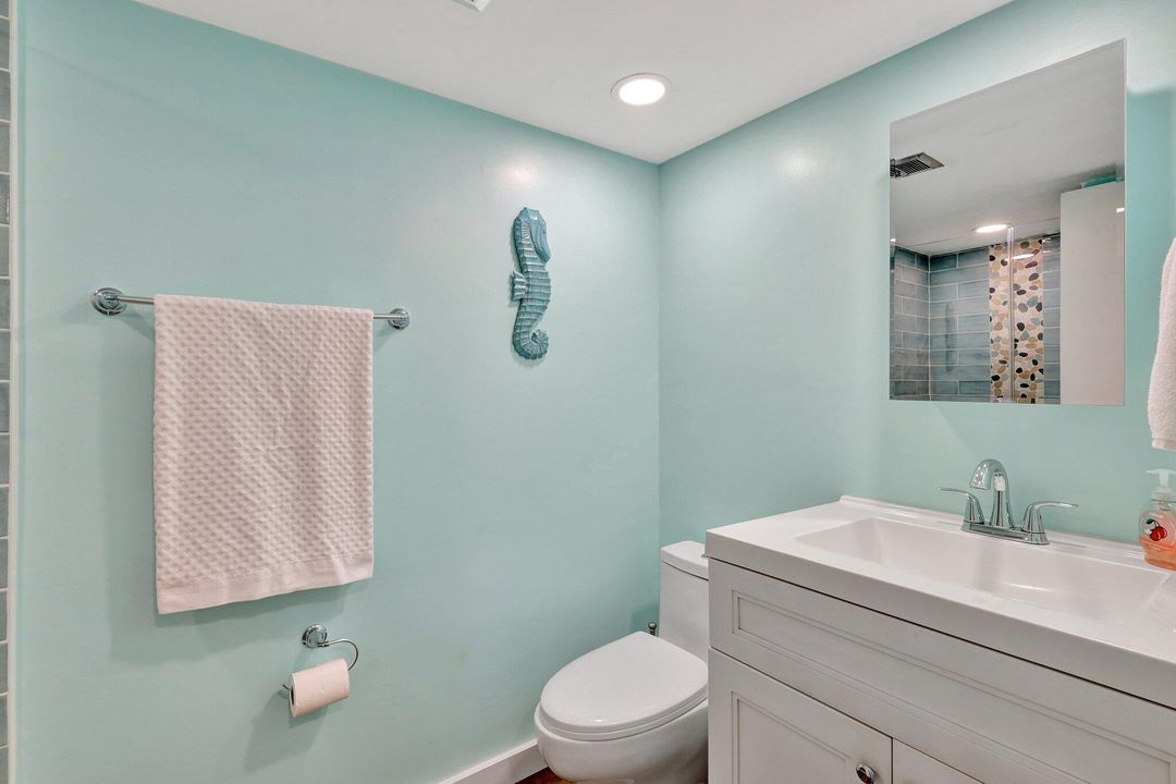 For Rent: $3,200 (2 beds, 2 baths, 897 Square Feet)