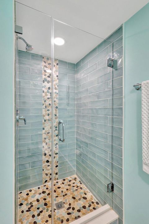 For Rent: $3,200 (2 beds, 2 baths, 897 Square Feet)