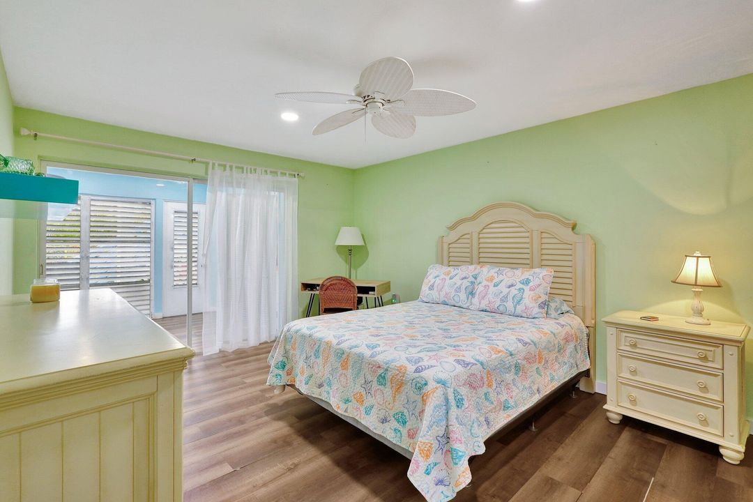 For Rent: $3,200 (2 beds, 2 baths, 897 Square Feet)