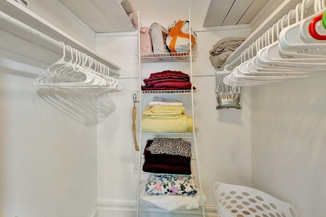 For Rent: $3,200 (2 beds, 2 baths, 897 Square Feet)