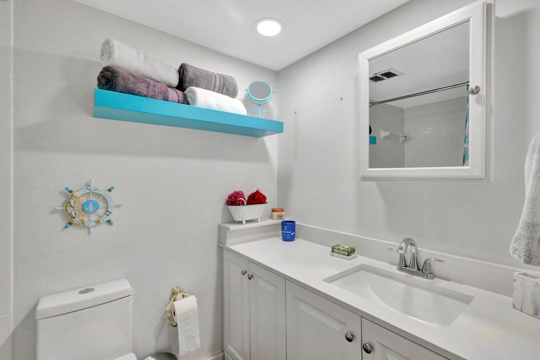 For Rent: $3,200 (2 beds, 2 baths, 897 Square Feet)