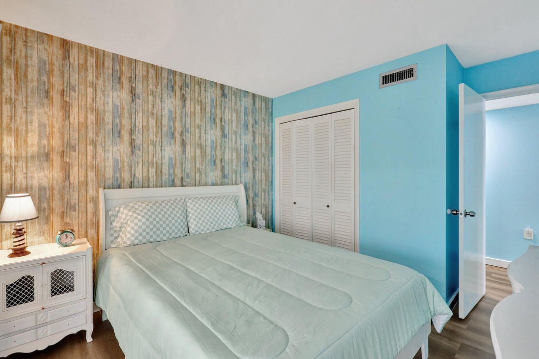 For Rent: $3,200 (2 beds, 2 baths, 897 Square Feet)