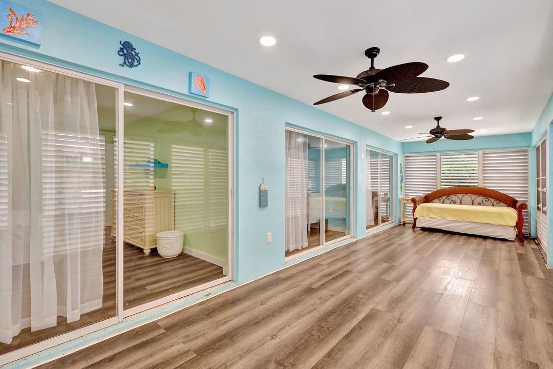 For Rent: $3,200 (2 beds, 2 baths, 897 Square Feet)