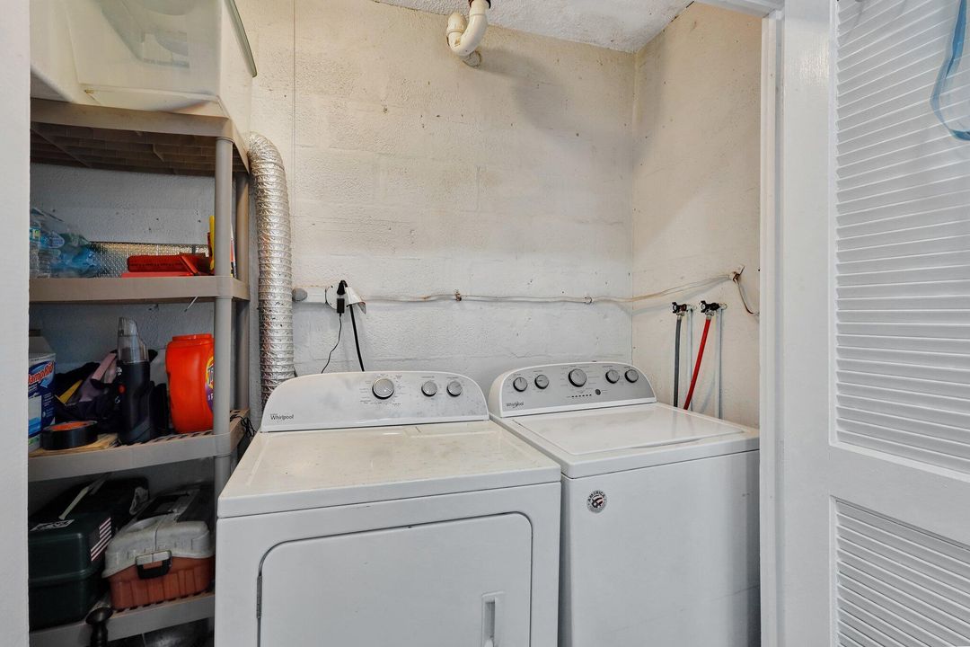 For Rent: $3,200 (2 beds, 2 baths, 897 Square Feet)