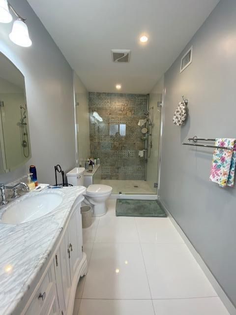 合同活跃: $4,500 (4 贝兹, 2 浴室, 2016 平方英尺)