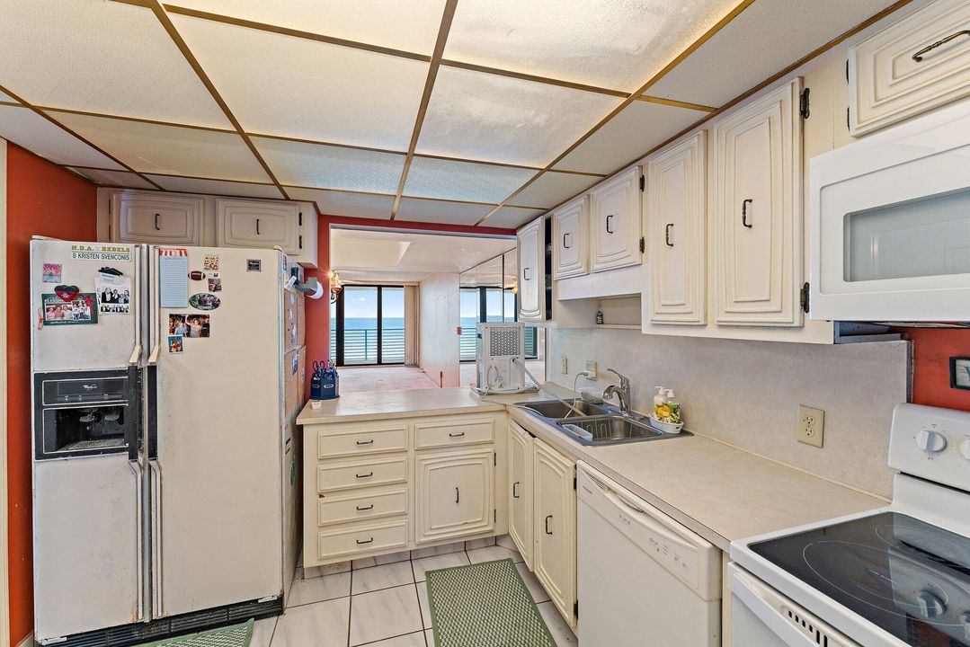 Active With Contract: $725,000 (2 beds, 2 baths, 1237 Square Feet)