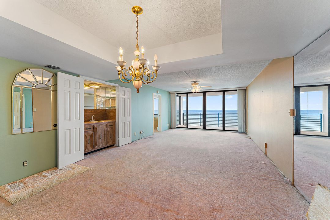 Active With Contract: $725,000 (2 beds, 2 baths, 1237 Square Feet)