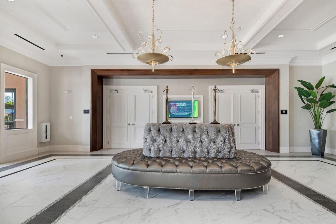 Под контрактом: $1,150,000 (3 спален, 3 ванн, 2770 Квадратных фут)