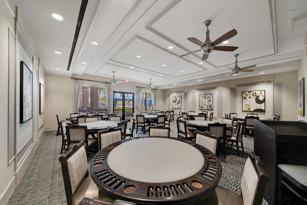 Под контрактом: $1,150,000 (3 спален, 3 ванн, 2770 Квадратных фут)