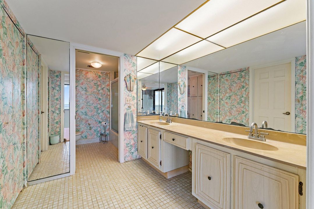 Active With Contract: $725,000 (2 beds, 2 baths, 1237 Square Feet)