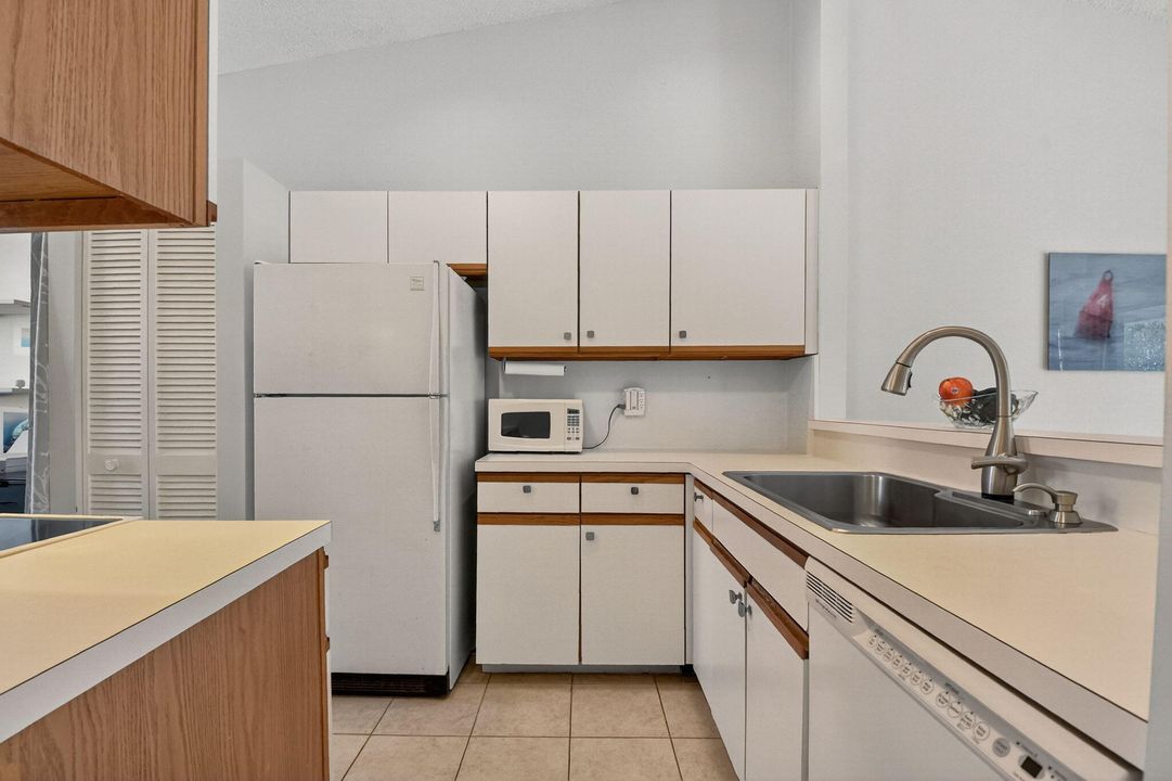 待售: $415,000 (2 贝兹, 2 浴室, 1216 平方英尺)