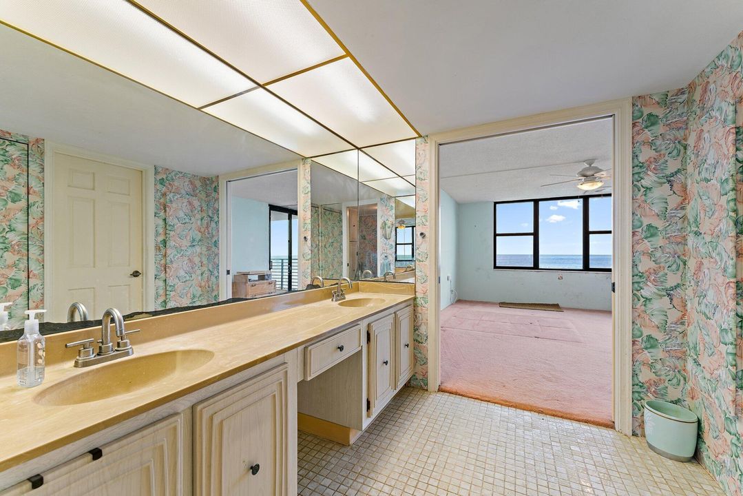 Active With Contract: $725,000 (2 beds, 2 baths, 1237 Square Feet)