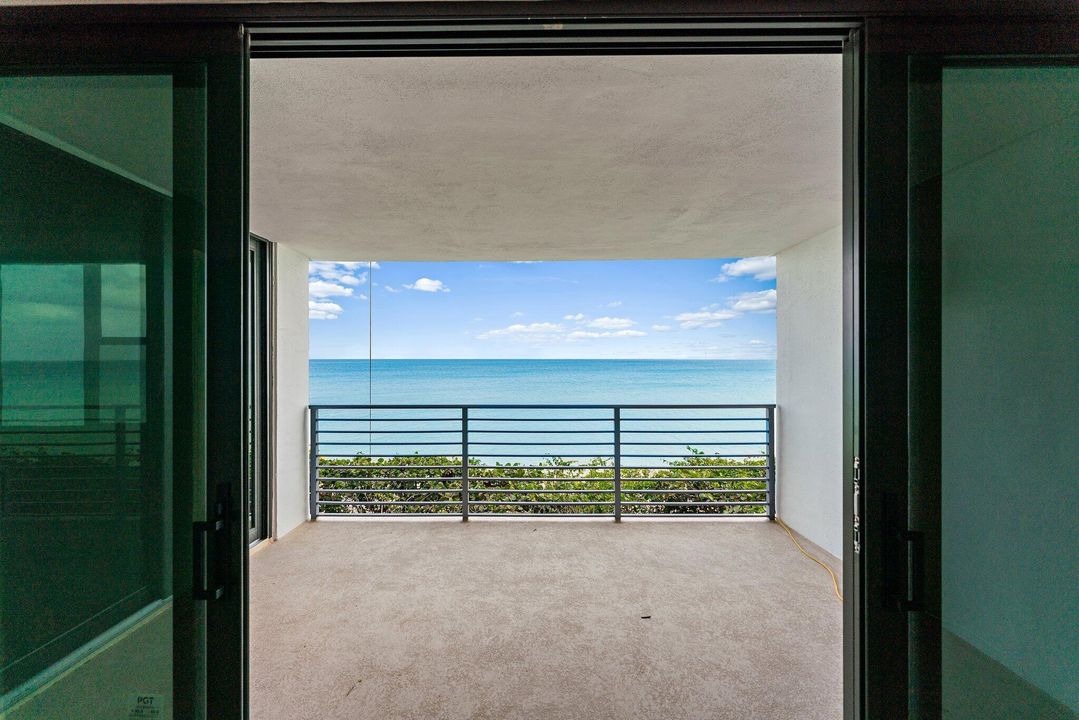 Active With Contract: $725,000 (2 beds, 2 baths, 1237 Square Feet)