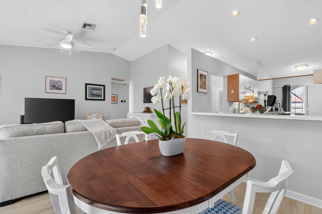 待售: $415,000 (2 贝兹, 2 浴室, 1216 平方英尺)