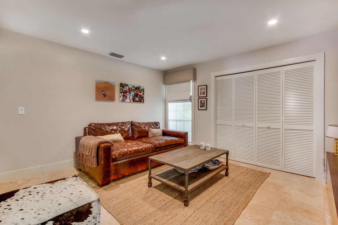 For Rent: $12,000 (3 beds, 2 baths, 1561 Square Feet)