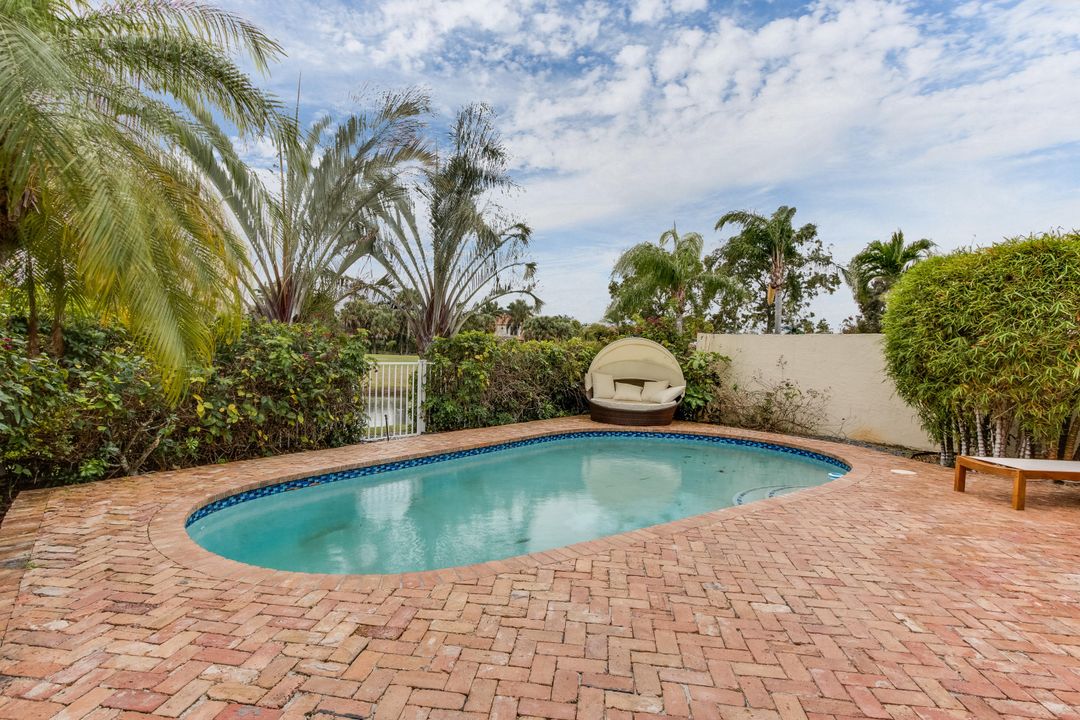 For Rent: $12,000 (3 beds, 2 baths, 1561 Square Feet)