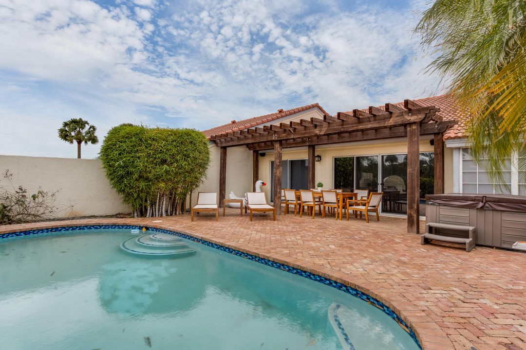 For Rent: $12,000 (3 beds, 2 baths, 1561 Square Feet)